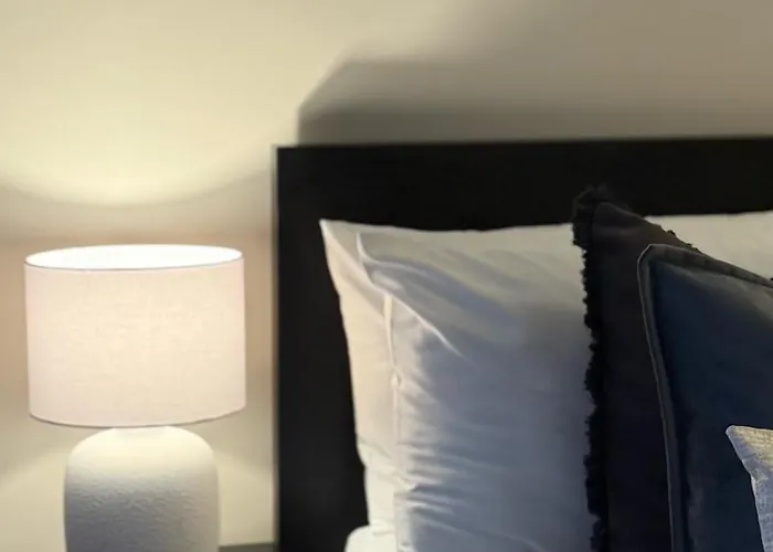 Luxe And Modern 1br Unit In Bgc