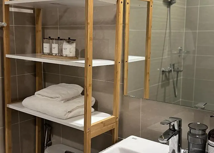 Luxe And Modern 1br Unit In Bgc