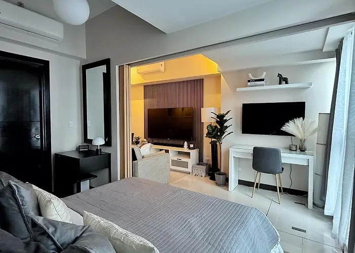Luxe And Modern 1br Unit In Bgc *